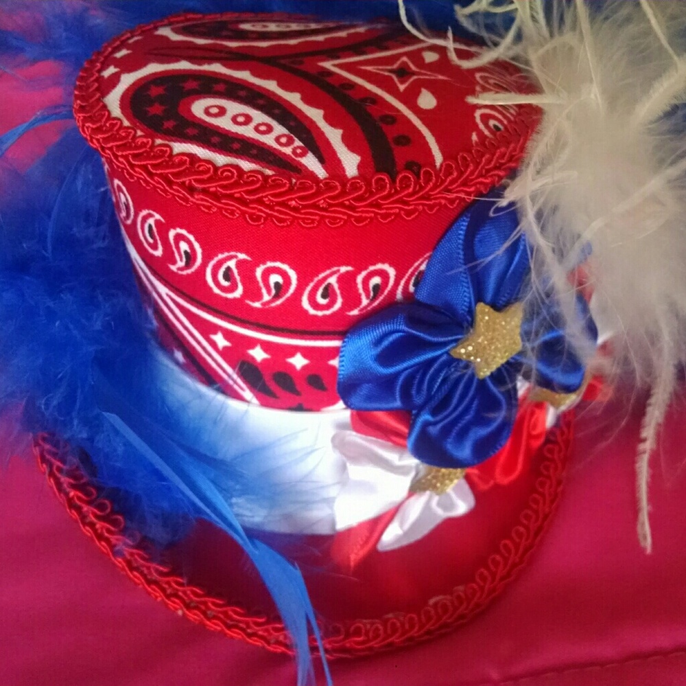 Mini fascinator hat